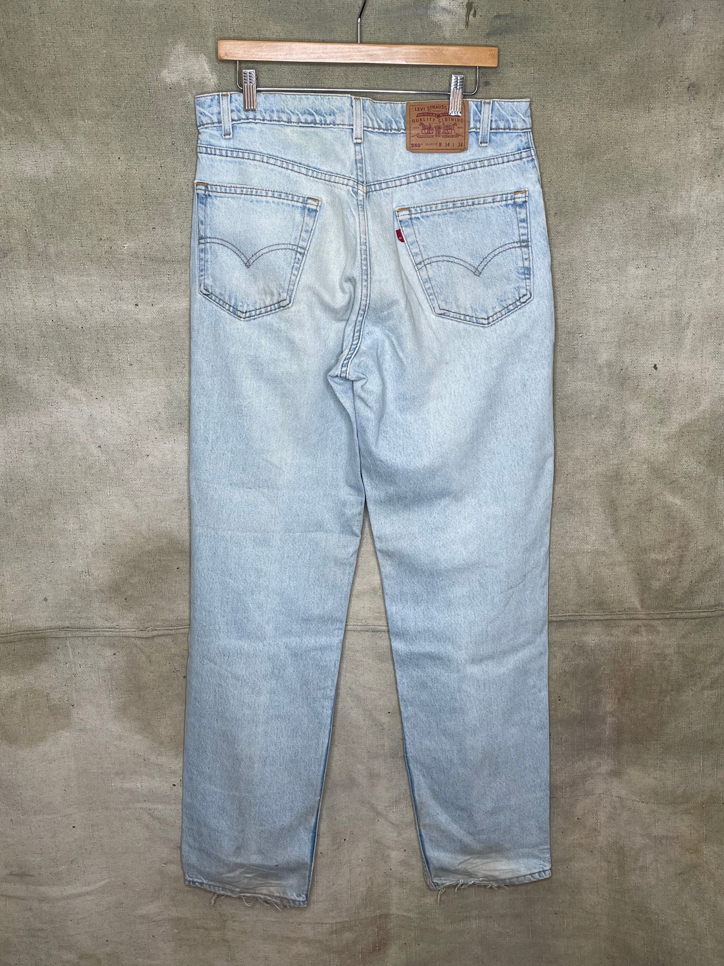 Vintage W35" x 36" 550 Light Wash Denim Levis Jeans