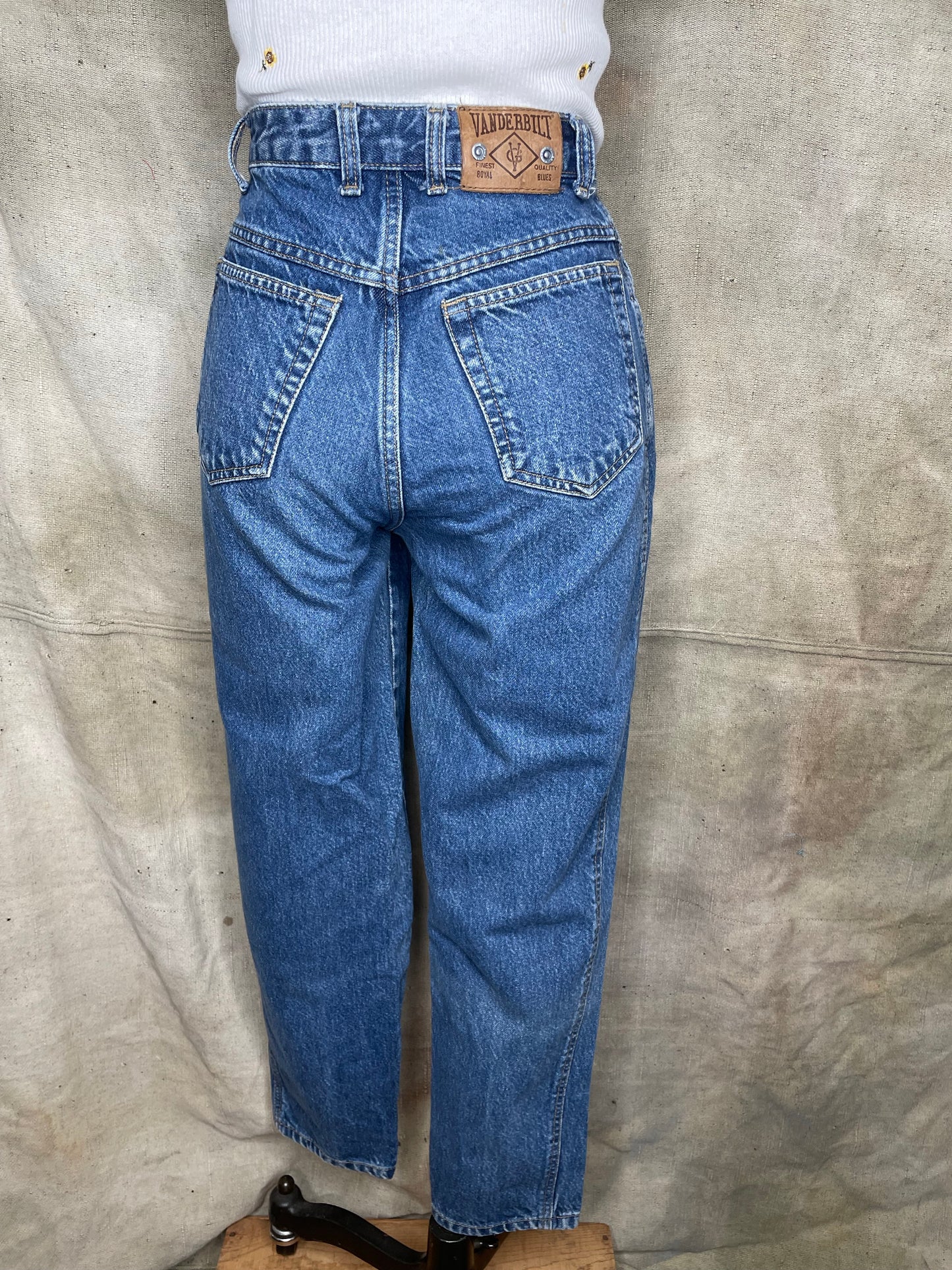 Vintage 90s Blue Wash Denim Gloria Vanderbilt Pleated Mom Jeans